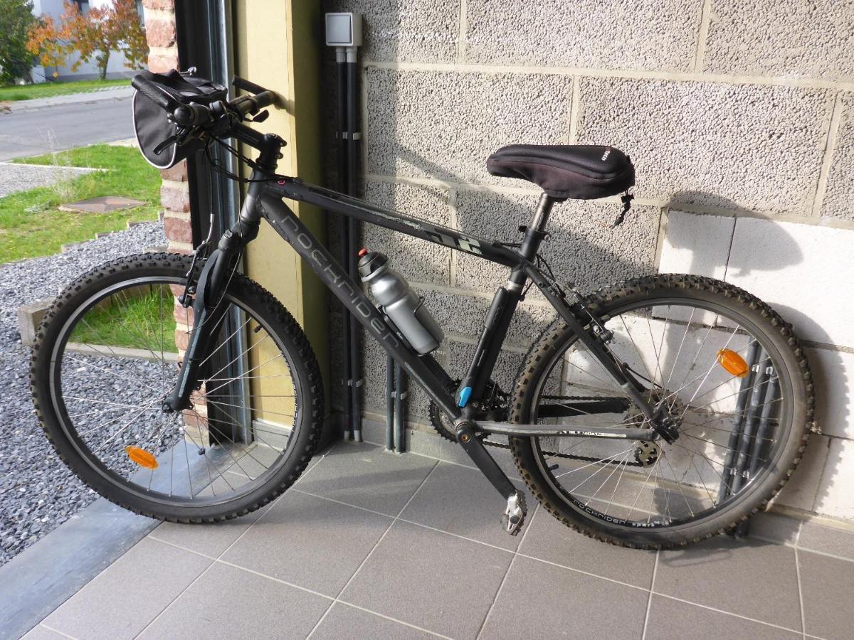 Maison et vélos à Godinne dans la Vallée de la Meuse Exterior foto