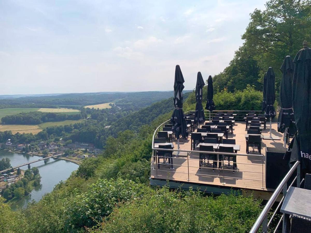 Maison et vélos à Godinne dans la Vallée de la Meuse Exterior foto
